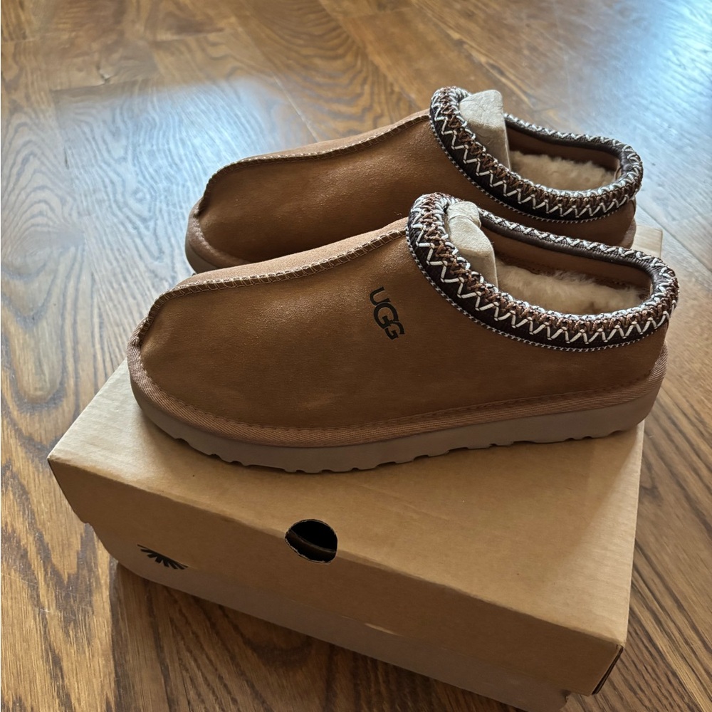 Brand NEW Talsman Women’s UGGs Slippers